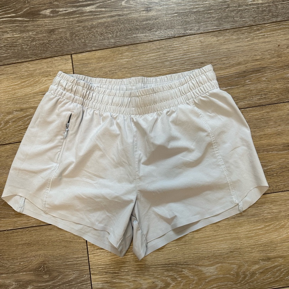 Athleta Girl Heart The Hustle 2.5 Shorts